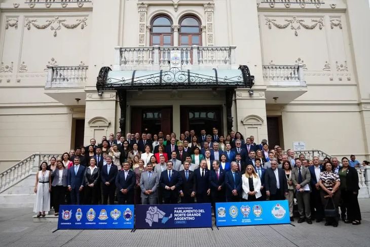 El Parlamento del Norte Grande sesionó en Corrientes y pidió por el Belgrano Cargas.