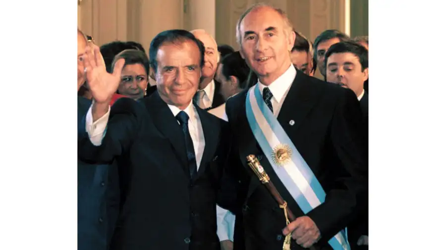 El llamado Compromiso Federal fue la primera presión del peronismo a la que debió ceder Fernando De la Rúa para garantizar la gobernabilidad y el Presupuesto 2000. Se firmó cuatro días antes de asumir la Presidencia.